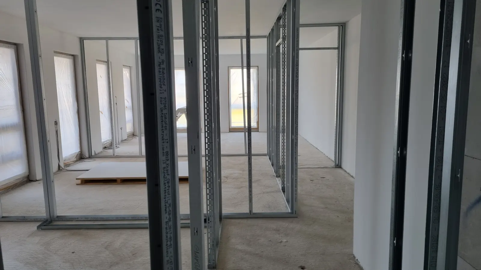 Trockenbauwand mit Metallunterkonstruktion im Innenausbau